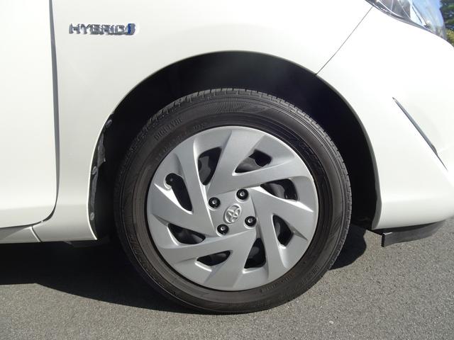 アクア Sスタイルブラック TSS(対車両)ICS・車線逸脱防止・オートマチックハイビーム・SDナビ・バックモニター・ETC・スマートキー・プッシュスタート・オートエアコン・パンク修理キット・保証書・取説・ロングラン保証(12枚目)