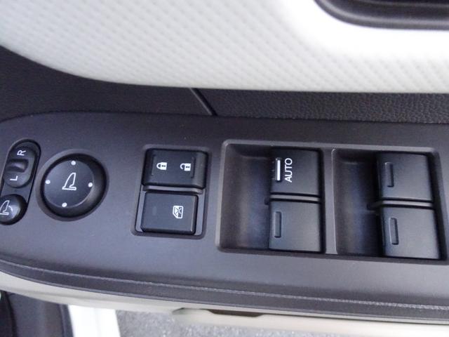 お車の買取もご相談下さい。ディーラーのネットワークが、適正な相場でお答えいたします。取引安心のディーラー査定です。ぜひ一度お試し下さい。