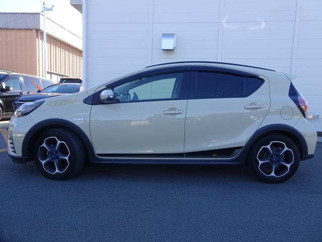 アクア クロスオーバー　ＳＤナビ　ＥＴＣ　ドライブレコーダー　コーナーセンサー　衝突被害軽減ブレーキ　ＬＥＤヘッドライト　ナノイー　スマートキー　電動格納ミラー　ロングラン保証（3枚目）