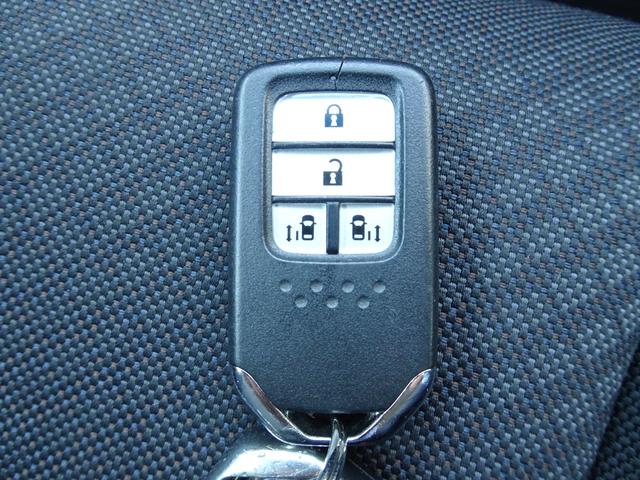 フリード Gブラックスタイル 6人乗・ワンオーナー・衝突軽減ブレーキ・踏み間違い防止・ディスプレイオーディオ・バックモニター・ETC・ドラレコ・両側パワースライドドア・スマートキー・プッシュスタート・保証書・取説・ロングラン保証(19枚目)