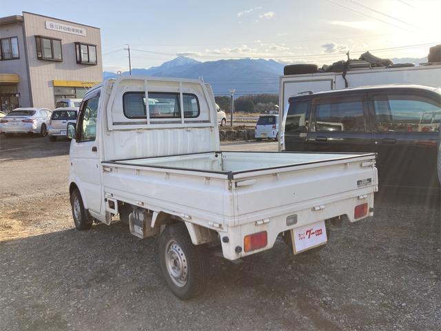KCパワステ パートタイム4WD 高低二段切替式 5速マニュアル車 ゲートプロテクター 三方開 鳥居アングル ラジオ サイドバイザー 車検整備付(13枚目)