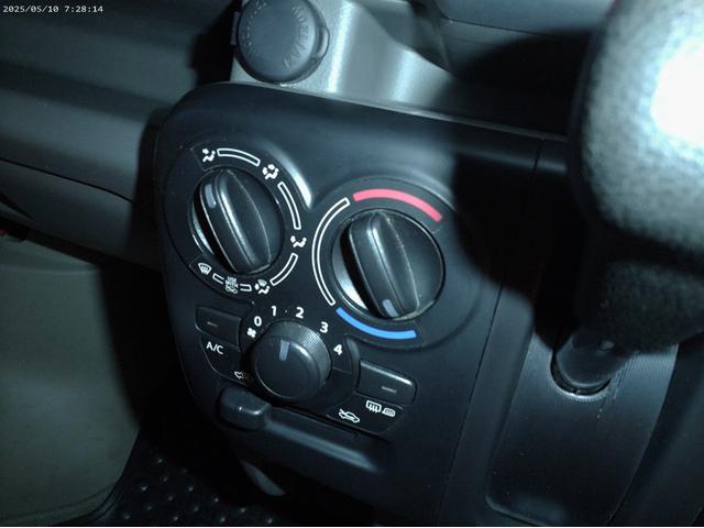 エブリイ ジョイン　パートタイム４ＷＤ　走行１５．６２４ｋｍ　デュアルカメラブレーキ　リヤパーキングセンサー　車線逸脱警報　大型オーバーヘッドコンソール　パナソニックナビＴＶ　Ｂｌｕｅｔｏｏｔｈ　ＤＶＤ再生　キーレス（18枚目）