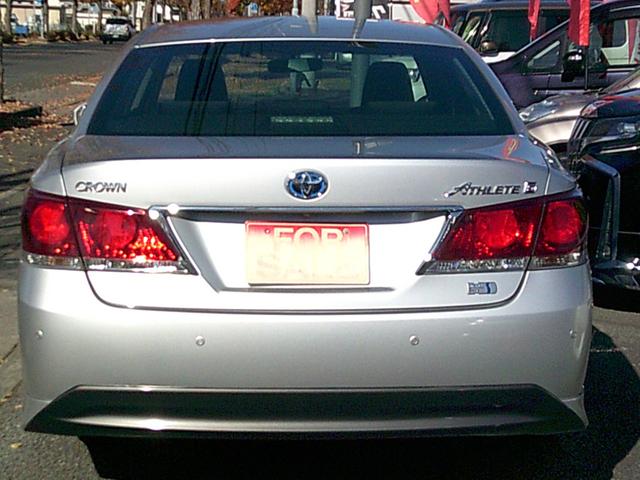 クラウンハイブリッド アスリートＳ　プリクラッシュセーフティ　令和８年１月車検　純正ナビＴＶ　Ｂｌｕｅｔｏｏｔｈ　音楽録音　ＤＶＤ再生　Ｂカメラ　レーダークルコン　スマートキー２個　ＥＴＣ車載器　ＨＩＤヘッドライト　純正１７インチアルミ（9枚目）