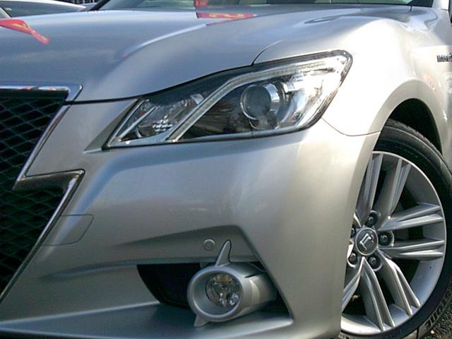 クラウンハイブリッド アスリートＳ　プリクラッシュセーフティ　令和８年１月車検　純正ナビＴＶ　Ｂｌｕｅｔｏｏｔｈ　音楽録音　ＤＶＤ再生　Ｂカメラ　レーダークルコン　スマートキー２個　ＥＴＣ車載器　ＨＩＤヘッドライト　純正１７インチアルミ（12枚目）