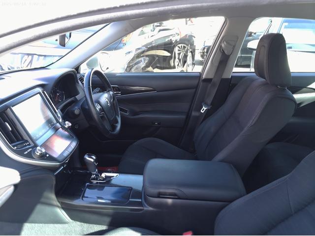 クラウンハイブリッド アスリートＳ　プリクラッシュセーフティ　令和８年１月車検　純正ナビＴＶ　Ｂｌｕｅｔｏｏｔｈ　音楽録音　ＤＶＤ再生　Ｂカメラ　レーダークルコン　スマートキー２個　ＥＴＣ車載器　ＨＩＤヘッドライト　純正１７インチアルミ（16枚目）