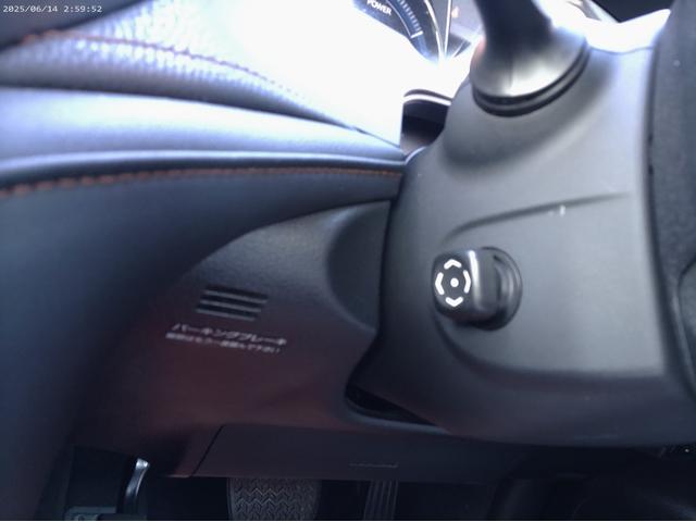 クラウンハイブリッド アスリートＳ　プリクラッシュセーフティ　令和８年１月車検　純正ナビＴＶ　Ｂｌｕｅｔｏｏｔｈ　音楽録音　ＤＶＤ再生　Ｂカメラ　レーダークルコン　スマートキー２個　ＥＴＣ車載器　ＨＩＤヘッドライト　純正１７インチアルミ（28枚目）