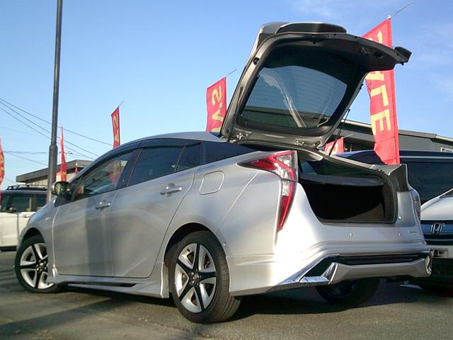 プリウス Sセーフティプラス トヨタセーフティ 駐車アシスト 純正ツーリング17インチアルミ エアロパーツ 純正SDナビTV Bモニター Bluetooth DVD再生 LEDヘッドライト フォグランプ ETC クリアランスソナー(9枚目)