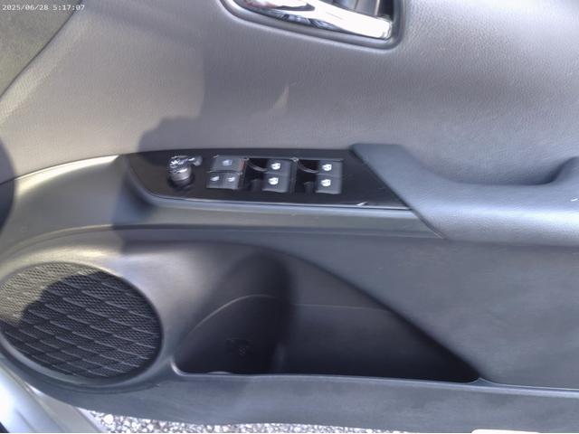 プリウス Sセーフティプラス トヨタセーフティ 駐車アシスト 純正ツーリング17インチアルミ エアロパーツ 純正SDナビTV Bモニター Bluetooth DVD再生 LEDヘッドライト フォグランプ ETC クリアランスソナー(33枚目)