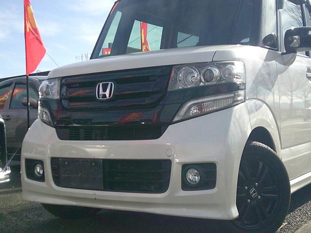 Ｎ－ＢＯＸカスタム ２トーンカラースタイル　Ｇ・Ｌパッケージ　純正ナビＴＶ　後席１１インチモニター　Ｂｌｕｅｔｏｏｔｈ　ＤＶＤ再生　音楽録音　Ｂカメラ　衝突軽減ブレーキ　後席サイドブラインド　両側パワースライドドア　純正１４インチアルミ　スマートキー　横滑り防止（2枚目）