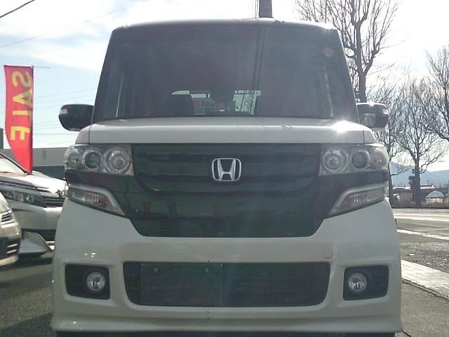 Ｎ－ＢＯＸカスタム ２トーンカラースタイル　Ｇ・Ｌパッケージ　純正ナビＴＶ　後席１１インチモニター　Ｂｌｕｅｔｏｏｔｈ　ＤＶＤ再生　音楽録音　Ｂカメラ　衝突軽減ブレーキ　後席サイドブラインド　両側パワースライドドア　純正１４インチアルミ　スマートキー　横滑り防止（12枚目）