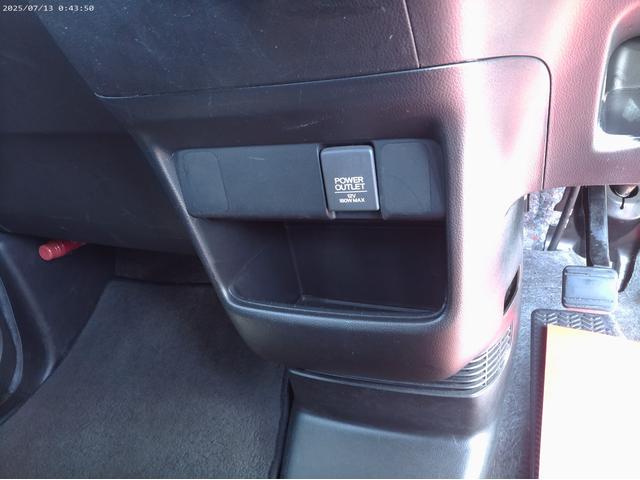 Ｎ－ＢＯＸカスタム ２トーンカラースタイル　Ｇ・Ｌパッケージ　純正ナビＴＶ　後席１１インチモニター　Ｂｌｕｅｔｏｏｔｈ　ＤＶＤ再生　音楽録音　Ｂカメラ　衝突軽減ブレーキ　後席サイドブラインド　両側パワースライドドア　純正１４インチアルミ　スマートキー　横滑り防止（30枚目）