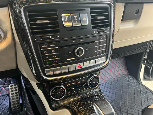 Ｇクラス Ｇ６３　マグノナイトブラック　デジーノレザーエクスクルーシブパッケージ　デジーノレザーダッシュボード　バックカメラ　サンルーフ　前後センサー　ＡＣＣ　ブラインドスポットモニター　シートヒーターベンチレーター（17枚目）