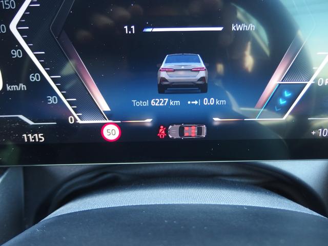 ｉ５ ｅＤｒｉｖｅ　４０　Ｍスポーツ　セレクトパッケージ　２１ＡＷ　ドライビングアシストプロフェッショナル　パーキングアシストプロフェッショナル（16枚目）
