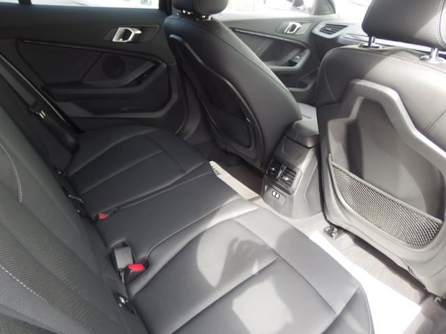１シリーズ １１８ｄ　プレイ　ｉドライブナビゲーションパッケージ　ハイラインパッケージ　コンフォートパッケージ　ストレージパッケージ　ワイヤレスチャージング　パーキングアシスト　ドライビングアシスト　ＬＥＤヘッドライト（13枚目）