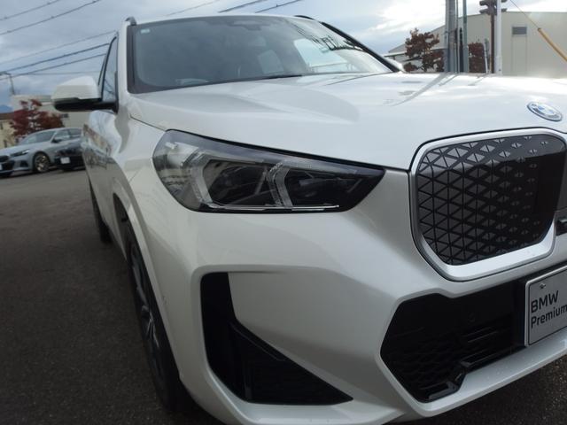 iX1 eDrive 20 Mスポーツ ヘッドアップディスプレイ 18AW ドライビングアシスト パーキングアシスト アダプディブLEDヘッドライト サンプロテクションガラス オートマチックテールゲート Bluetooth(42枚目)