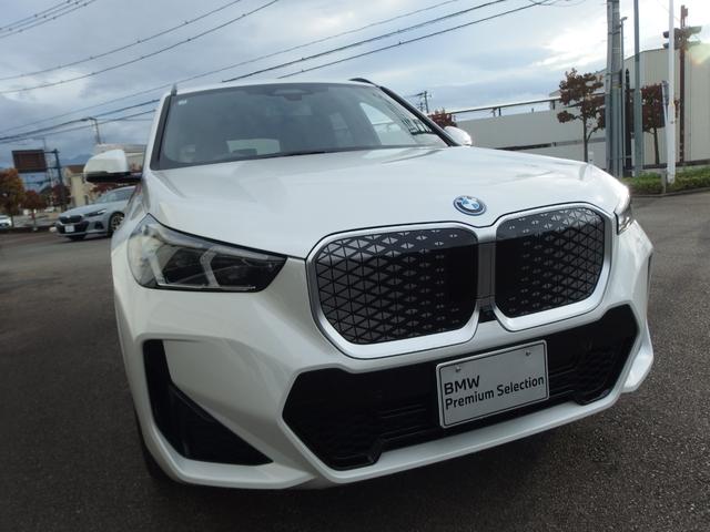 iX1 eDrive 20 Mスポーツ ヘッドアップディスプレイ 18AW ドライビングアシスト パーキングアシスト アダプディブLEDヘッドライト サンプロテクションガラス オートマチックテールゲート Bluetooth(43枚目)