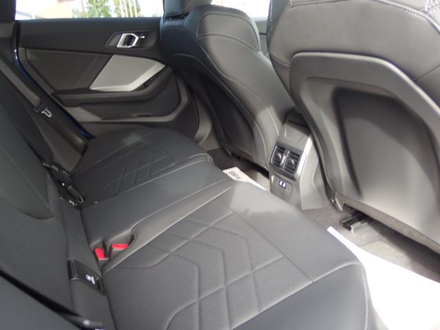 後部座席になります。