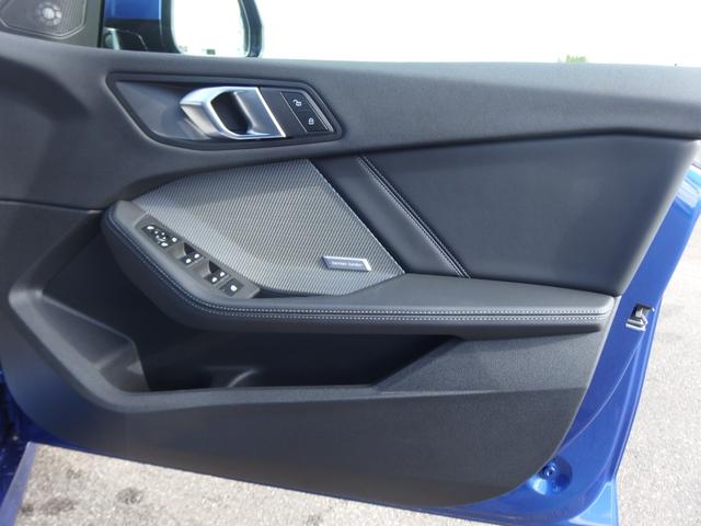 運転席側のドア操作部になります。