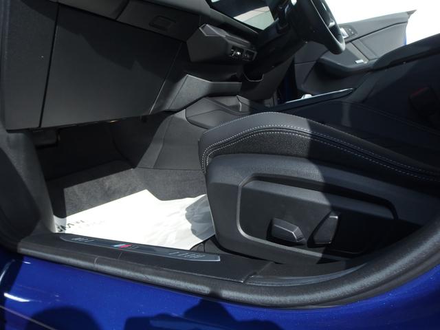 助手席側シートになります。