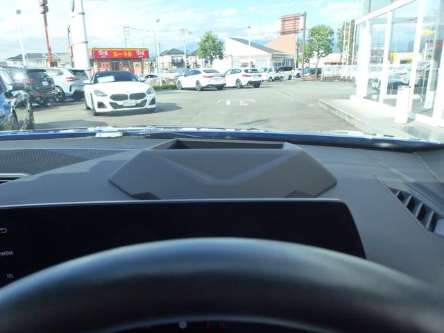 ヘッドアップディスプレイになります。