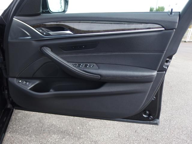 運転席側のドア操作部になります。