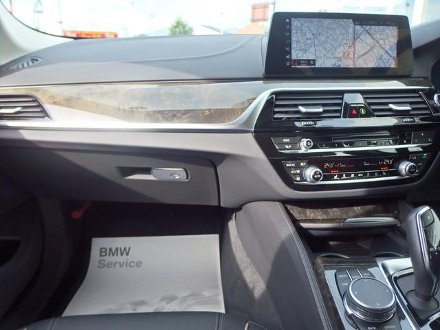 助手席側になります。