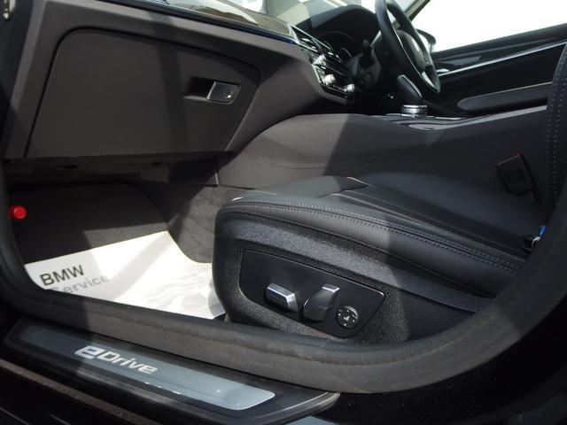 助手席側シートになります。