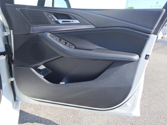 運転席側のドア操作部になります。