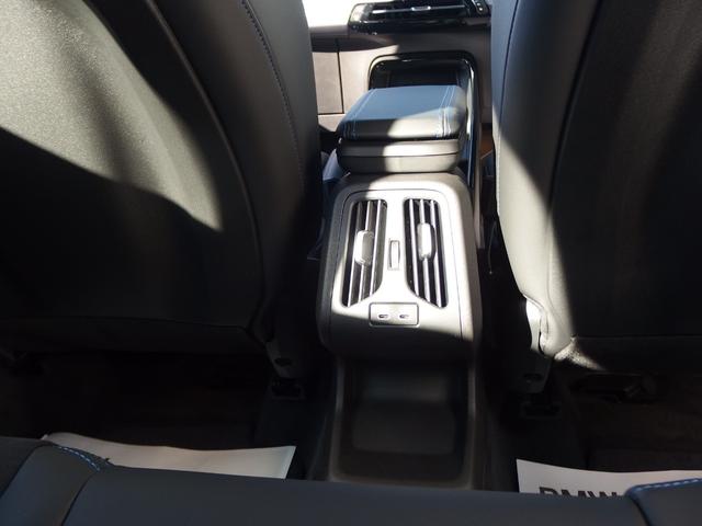 後部座席エアコン操作部になります。