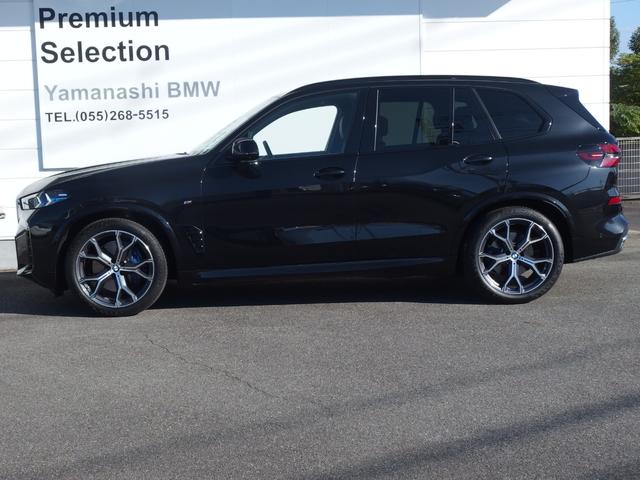 Ｘ５ ｘＤｒｉｖｅ　４０ｄ　Ｍスポーツ　インテグレイテッドアクティブステアリング　アイコニックグロ　２１ＡＷ　ドライビングアシスト　パーキングアシスト　ソフトクローズドア　アダプディブＬＥＤヘッドライト　ハイビームアシスタント（4枚目）
