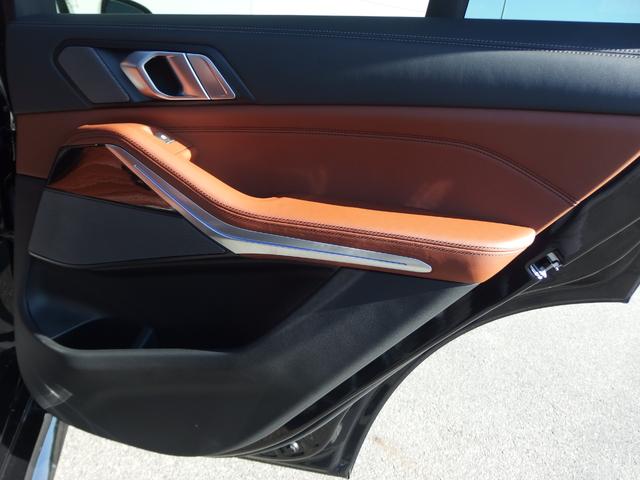 Ｘ５ ｘＤｒｉｖｅ　４０ｄ　Ｍスポーツ　インテグレイテッドアクティブステアリング　アイコニックグロ　２１ＡＷ　ドライビングアシスト　パーキングアシスト　ソフトクローズドア　アダプディブＬＥＤヘッドライト　ハイビームアシスタント（15枚目）