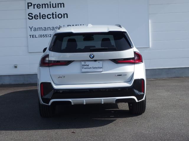 Ｘ１ ｘＤｒｉｖｅ　２０ｉ　Ｍスポーツ　ドライビングアシスト　パーキングアシスト　アダプディブヘッドライト　サンプロテクションガラス　ワイヤレスチャージング　ＵＳＢオーディオインターフェイス　オートマチックテールゲート　アンビエントライト（3枚目）