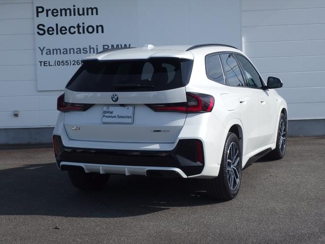Ｘ１ ｘＤｒｉｖｅ　２０ｉ　Ｍスポーツ　ドライビングアシスト　パーキングアシスト　アダプディブヘッドライト　サンプロテクションガラス　ワイヤレスチャージング　ＵＳＢオーディオインターフェイス　オートマチックテールゲート　アンビエントライト（5枚目）