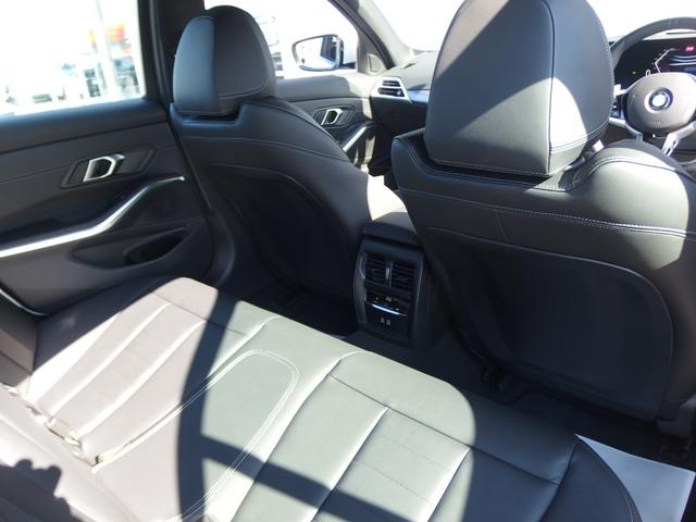 ３シリーズ ３２０ｉ　Ｍスポーツ　ハイラインパッケージ　ハイラインパッケージ　　ドライビングアシストプロフェッショナル　アダプティブＬＥＤヘッドライト　ワイヤレスチャージング　Ｂｌｕｅｔｏｏｔｈ　ＵＳＢオーディオインターフェイス　　ハイビームアシスタント（12枚目）