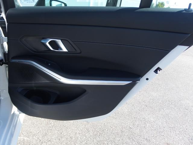 ３シリーズ ３２０ｉ　Ｍスポーツ　ハイラインパッケージ　ハイラインパッケージ　　ドライビングアシストプロフェッショナル　アダプティブＬＥＤヘッドライト　ワイヤレスチャージング　Ｂｌｕｅｔｏｏｔｈ　ＵＳＢオーディオインターフェイス　　ハイビームアシスタント（13枚目）