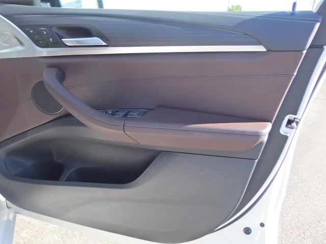 Ｘ３ ｘＤｒｉｖｅ　２０ｄ　Ｍスポーツ　電動パノラマガラスサンルーフ　ステアリングホイールヒーティング　リアシートヒーティング　リヤサイドウローラーブラインド　アダプディブＬＥＤヘッドライト　オートマチックテールゲート　ドライビングアシスト（12枚目）