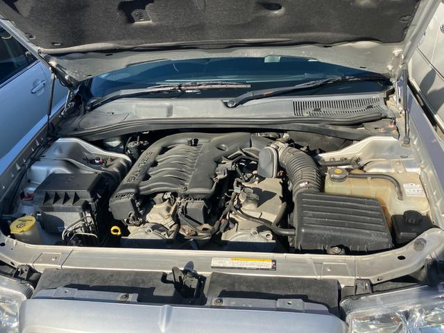 クライスラー・300C 3.5 ディーラー車 右ハンドル 電動レザーシート シートヒーター ナビ ETC 22インチアルミホイール マフラー(3枚目)