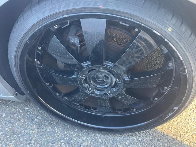 クライスラー・300C 3.5 ディーラー車 右ハンドル 電動レザーシート シートヒーター ナビ ETC 22インチアルミホイール マフラー(5枚目)