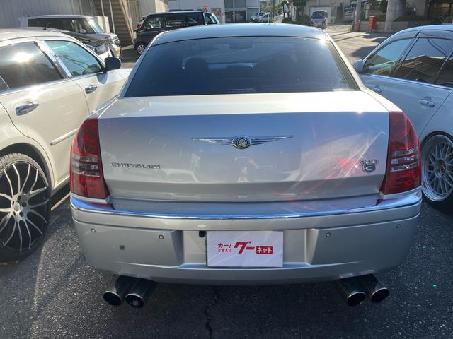 クライスラー・300C 3.5 ディーラー車 右ハンドル 電動レザーシート シートヒーター ナビ ETC 22インチアルミホイール マフラー(10枚目)