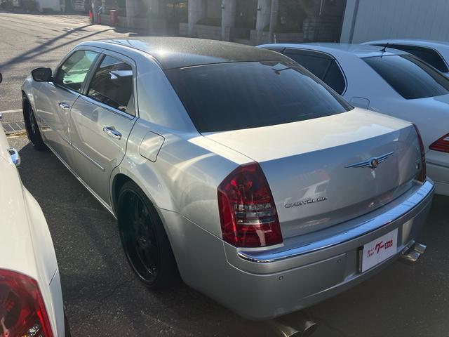 クライスラー・300C 3.5 ディーラー車 右ハンドル 電動レザーシート シートヒーター ナビ ETC 22インチアルミホイール マフラー(11枚目)