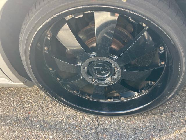 クライスラー・300C 3.5 ディーラー車 右ハンドル 電動レザーシート シートヒーター ナビ ETC 22インチアルミホイール マフラー(12枚目)