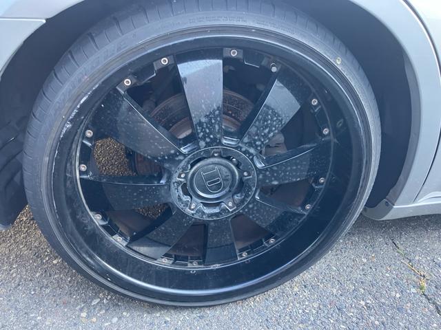 クライスラー・300C 3.5 ディーラー車 右ハンドル 電動レザーシート シートヒーター ナビ ETC 22インチアルミホイール マフラー(17枚目)