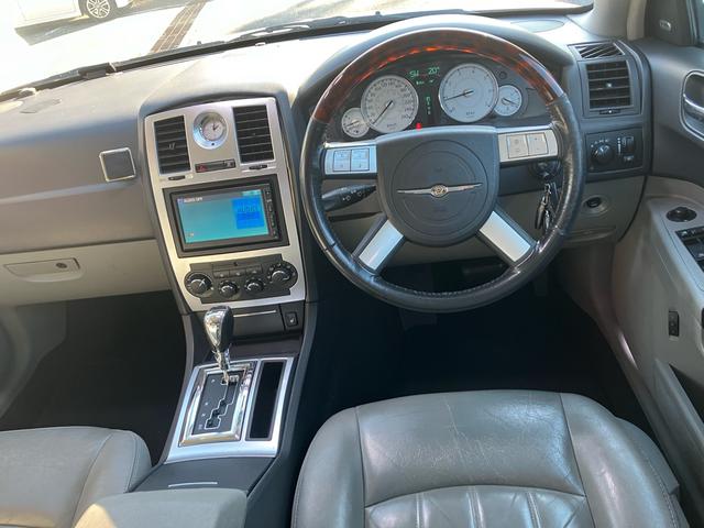 クライスラー・300C 3.5 ディーラー車 右ハンドル 電動レザーシート シートヒーター ナビ ETC 22インチアルミホイール マフラー(22枚目)
