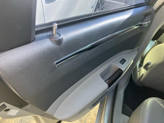 クライスラー・300C 3.5 ディーラー車 右ハンドル 電動レザーシート シートヒーター ナビ ETC 22インチアルミホイール マフラー(23枚目)