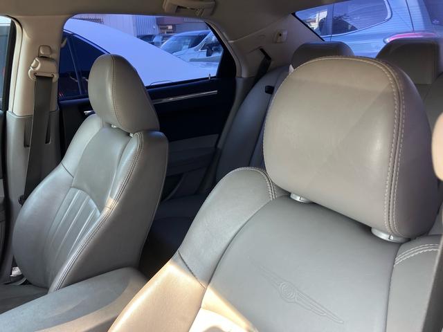 クライスラー・300C 3.5 ディーラー車 右ハンドル 電動レザーシート シートヒーター ナビ ETC 22インチアルミホイール マフラー(28枚目)