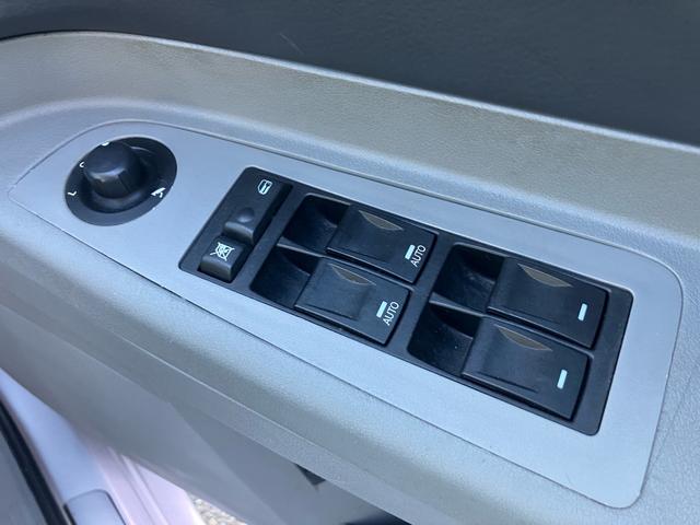 クライスラー・300C 3.5 ディーラー車 右ハンドル 電動レザーシート シートヒーター ナビ ETC 22インチアルミホイール マフラー(33枚目)