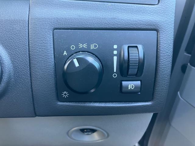 クライスラー・300C 3.5 ディーラー車 右ハンドル 電動レザーシート シートヒーター ナビ ETC 22インチアルミホイール マフラー(35枚目)