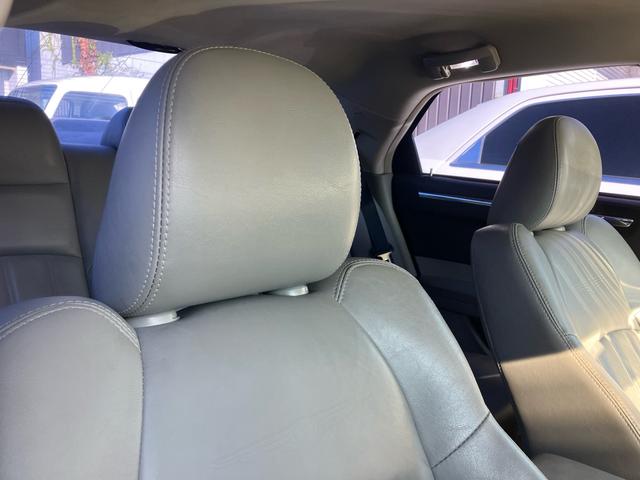 クライスラー・300C 3.5 ディーラー車 右ハンドル 電動レザーシート シートヒーター ナビ ETC 22インチアルミホイール マフラー(36枚目)