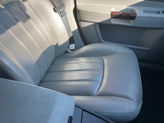 クライスラー・300C 3.5 ディーラー車 右ハンドル 電動レザーシート シートヒーター ナビ ETC 22インチアルミホイール マフラー(38枚目)