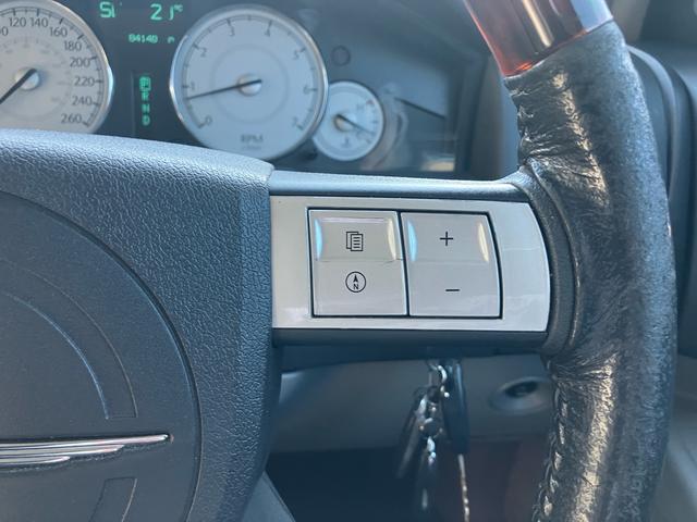 クライスラー・300C 3.5 ディーラー車 右ハンドル 電動レザーシート シートヒーター ナビ ETC 22インチアルミホイール マフラー(39枚目)